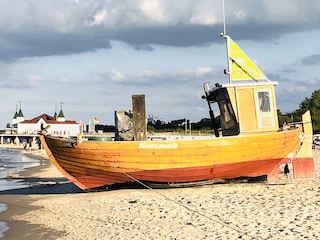 Fischerboot u. Seebrücke