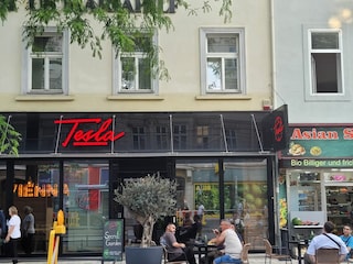 Cafe Tesla