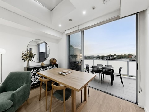 Designer-1-Zimmer-Apartment mit Balkon
