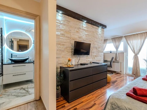 Appartement Bračić Premium Apartments with Outdoor Pool and Sauna - Studio Apartment with Balcony