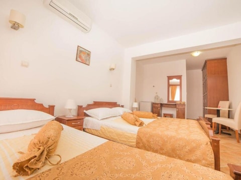 Apartment Fiammanti Hotel Montenegro-Triple Room with Balcony and Sea View 2