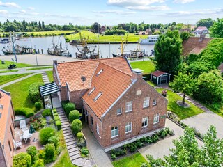 Außenansicht, direkte Lage am Hafen