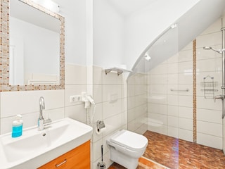 Helles Tageslicht-Badezimmer