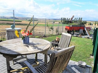 Garten hinter dem Scheunen-Tor mit Panorama-Pavillon.