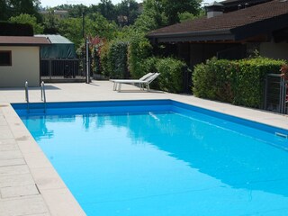 POOL – SONNENTERRASSE MIT LIEGEN UND SOLARDUSCHE