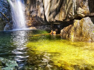 Bach mit Wasserfall