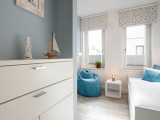 2. Schlafzimmer mit Funktionsbett