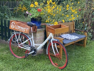 Werra / Leine Radweg führt am Haus vorbei .