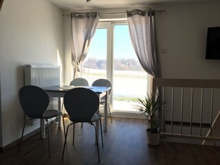 Wohnzimmer mit Blick und Zugang zum Garten