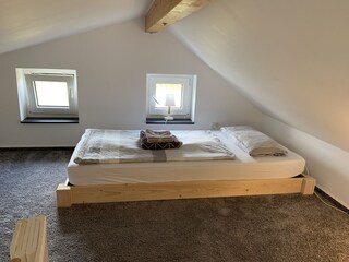 Schlafboden mit 2 Einzelbetten ( 90x200cm)