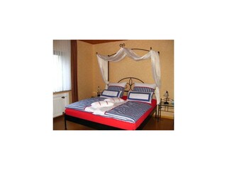 Schlafzimmer 1
