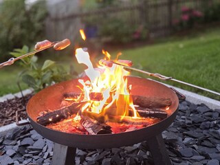 unser Grillplatz mit Feuerschale