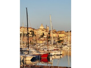 Der Hafen von Porto Maurizio (Imperia)