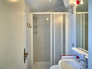 Villa Tenuta Belgatto – Bathroom with shower