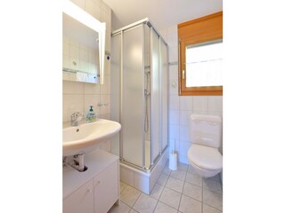 Badezimmer mit Dusche
