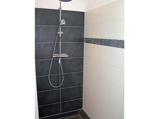 Shower, 2nd bathroom