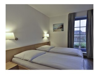 Schlafzimmer mit Doppelbett