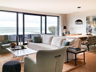 Wohnzimmer mit Esstisch