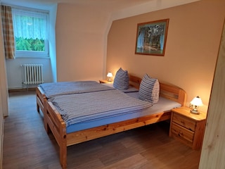 Schlafzimmer OG links