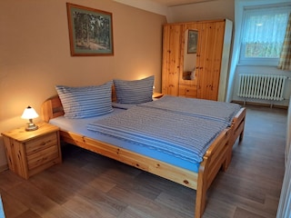 Schlafzimmer OG links