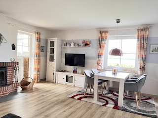 Wohnzimmer mit Blick zum Fernseher