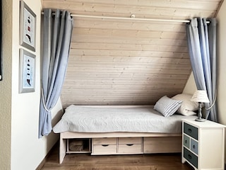 Schlafzimmer im Obergeschoss mit  Einzelbetten