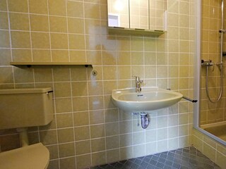 Campus OBERSTUFE - Duschbad Schlafzimmer 1