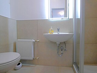 Campus OBERSTUFE - Duschbad Schlafzimmer 2