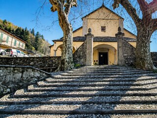 Die historische Kirche San Martino in Trarego – eine sehenswerte Attraktion in unmittelbarer Umge...