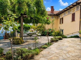 Ca. 50 m² große, abgeschlossene Terrasse