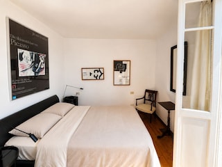 Schlafzimmer mit Doppelbett