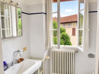 Freundliches Badezimmer