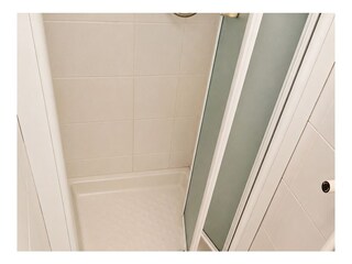 Badezimmer mit Dusche