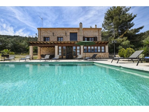 Ferienhaus Klassisches Haus mit Pool
