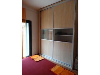 großer Einbauschrank im Schlafzimmer