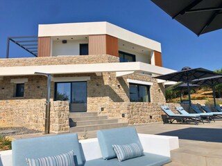 Villa Navira Gialova - Loungebereich & Poolterrasse