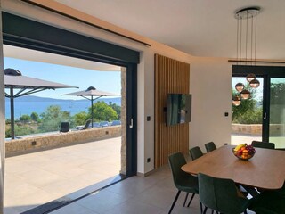 Villa Navira - Essbereich mit herrlichem Meerblick