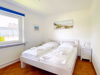 Doppelzimmer 1 mit Komfortbetten, Kleiderschrank