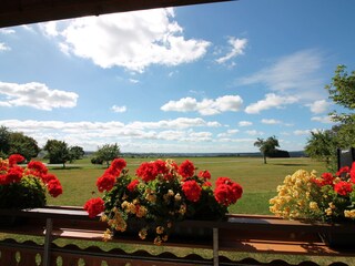 Blick vom Balkon zur Schwäbischen Alb