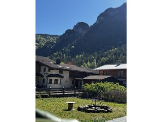Garten mit Feuerstelle