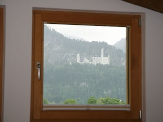Blick auf Berge und Schloß Neuschwanstein