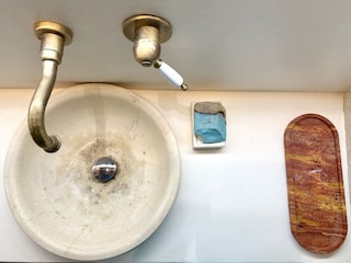 Steinwaschbecken