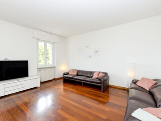 Wohnzimmer mit Sofas