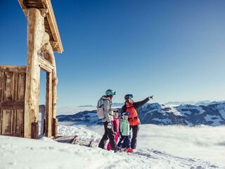 Alpbach-Skigebiet-Tür-und-Herz-Familie-Winter-Wett