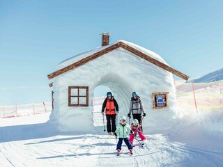Familienshooting Funslope skifahren-alpbach-schnee