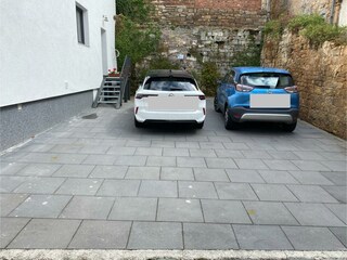 Parkplatz vorm Haus