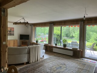 Ferienhaus Drei Mühlen-Wohnzimmer und Terrasse