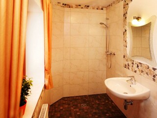 Gästehäuser Am Nibelungensteig-Badezimmer