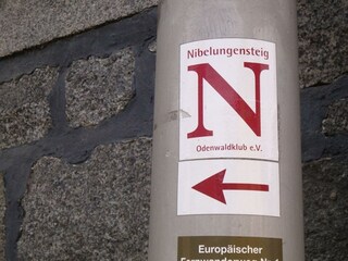 Gästehäuser Am Nibelungensteig-Wegemarkierung