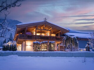 Itter_Chalet_Schneidermascht_Aussenansicht_Winter